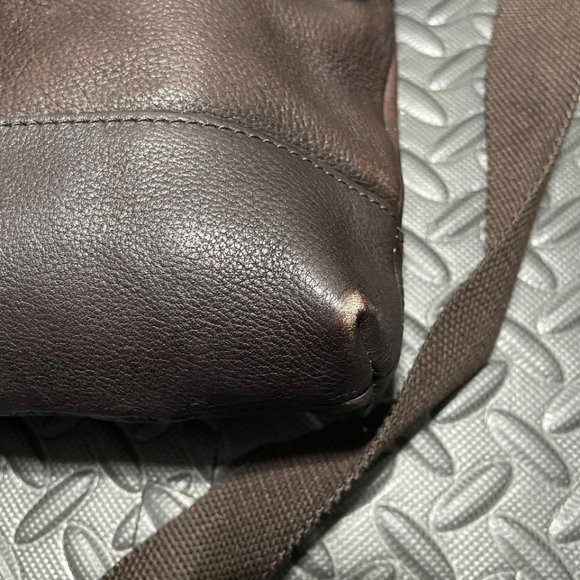 SOLD - Kenneth Cole Reaction Men's Leather Crossbody Bag - Picture 8 of 10
